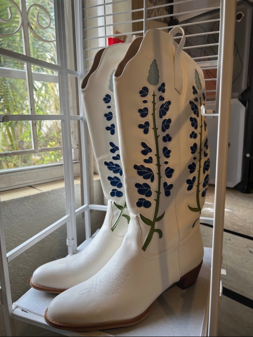 Women’s 11 White Leather Cowboy Boots with Blue Floral Embroidery boho festival